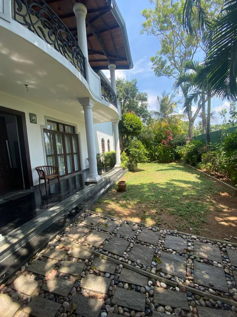The Depanama veranda and garden